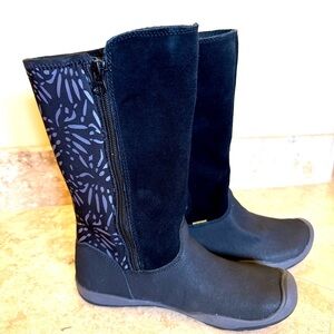 New Keen Moxie Tall Waterproof Black, Big Girl Boots Size 4 or Women‘s Size 6.